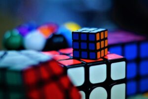 Read more about the article Cara Menyelesaikan Rubik 3×3: Pemula Dijamin Langsung Bisa!